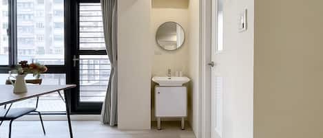 Deluxe Double Room | Down comforters, desk, free WiFi