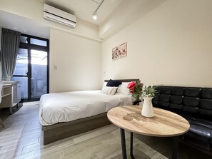 Standard Double Room | Down comforters, desk, free WiFi
