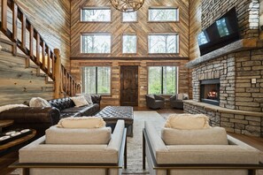 Smart TV, fireplace
