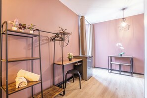 4-FRIOUL | Bathroom | Shower, rainfall showerhead, hair dryer, towels