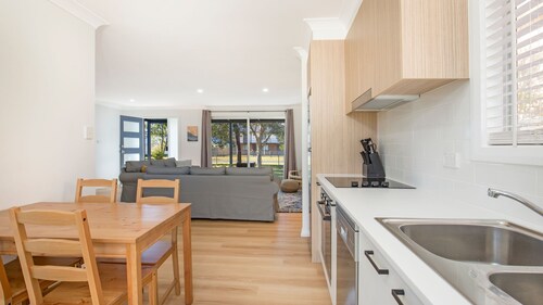 Nautilus - Pet Friendly - 5 Mins Walk to Bay