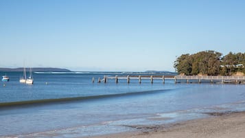 Una spiaggia nelle vicinanze