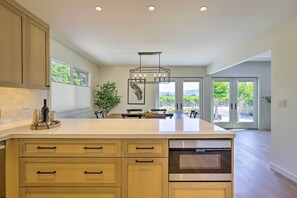Fridge, microwave, stovetop, dishwasher