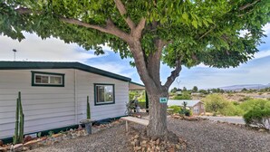 A house with a large tree in front, a gravel driveway, and a small bench. - 6 Mi to Old Town, Panoramic Views: Cottonwood Gem! (Cottonwood)