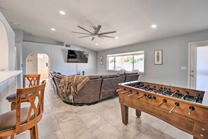 Games room - Patio + Fire Pit: Central Home in Lake Havasu City (Lake Havasu City)