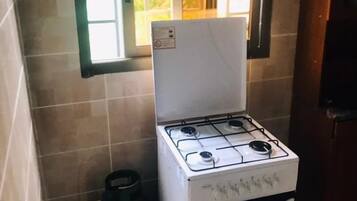 Réfrigérateur, four, bouilloire électrique