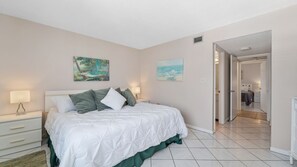2 bedrooms, WiFi, bed sheets - Endless Summer Getaway at Sandarac Fort Myers Beach (Fort Myers Beach)