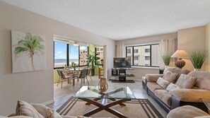 TV, DVD player - Endless Summer Getaway at Sandarac Fort Myers Beach (Fort Myers Beach)