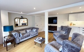 Chaumière classique, salle de bain attenante | Bar-salon