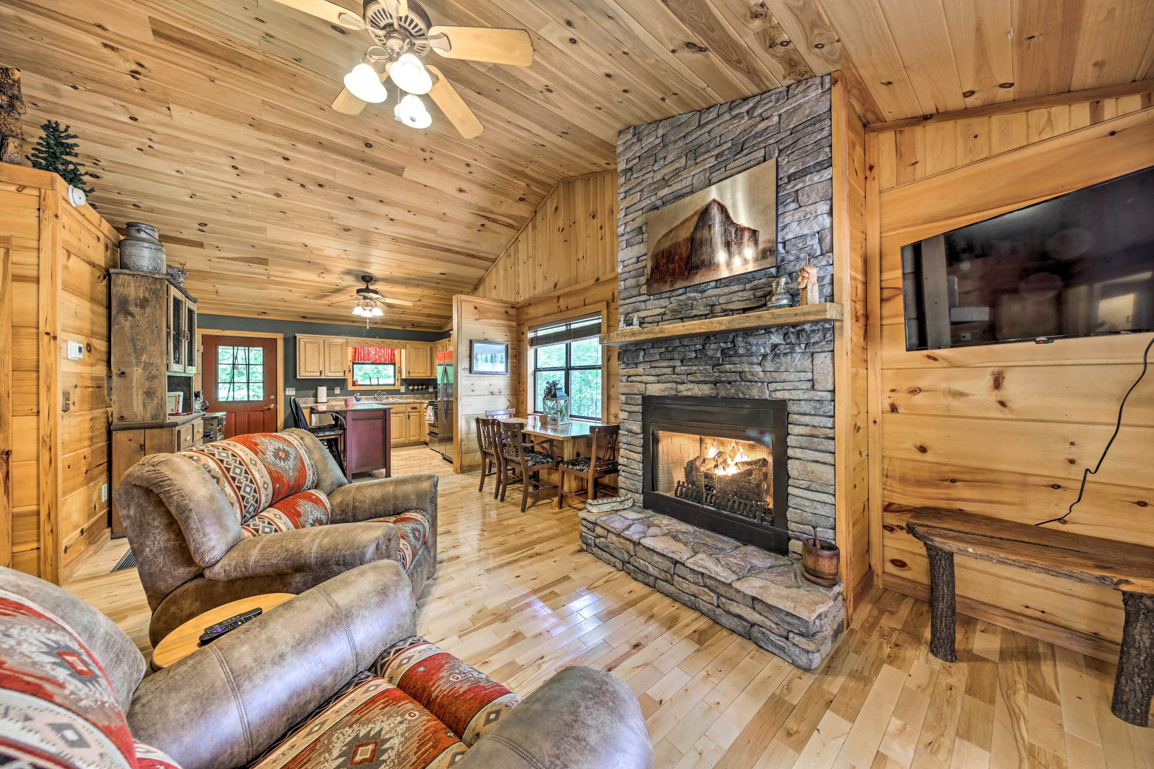 Charming Cabin w/ Deck ~ 6 Mi to Nottely Lake