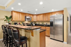 Fridge, microwave, stovetop, dishwasher