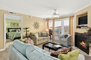 Interior - Bel Mare 202! Gorgeous 3 bedroom downtown with outdoor pool, pkg 2 cars, 2 blocks to beach and boards. (Ocean City)
