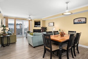 Dining - Bel Mare 202! Gorgeous 3 bedroom downtown with outdoor pool, pkg 2 cars, 2 blocks to beach and boards. (Ocean City)
