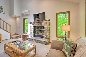 TV, fireplace, DVD player, books