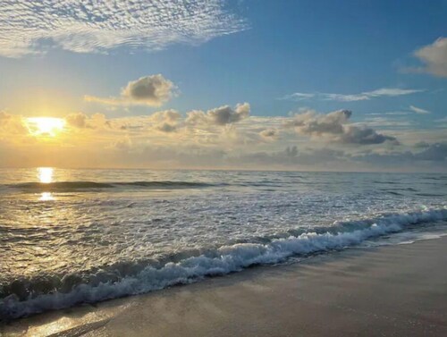 ~ Private Beach Access! ~ East A1A ~~ Sun, Sea, Pool, Relax! 