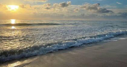 ~ Private Beach Access! ~ East A1A ~~ Sun, Sea, Pool, Relax!