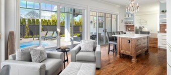 Luxury Escape - Private Pool and Hot Tub (minutes to downtown) BL: 4090550