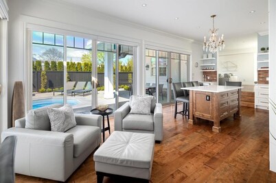 Luxury Escape - Private Pool and Hot Tub (minutes to downtown) BL: 4090550