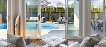 Luxury Escape - Private Pool and Hot Tub (minutes to downtown) BL: 4090550