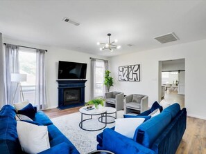 Flat-screen TV, fireplace, offices - The Best of DFW - Pool, Hot Tub, Cinema Room (Haltom City)