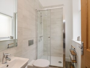 Cottage | Phòng tắm | Buồng tắm vòi sen, máy sấy tóc 