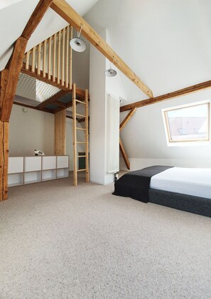 4 bedrooms, desk, travel crib, free WiFi