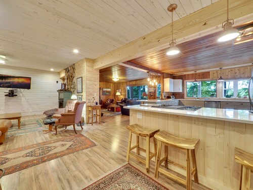On Lake Charlevoix | Fire-pit | Private Dock | Secluded Getaway/dog friendly