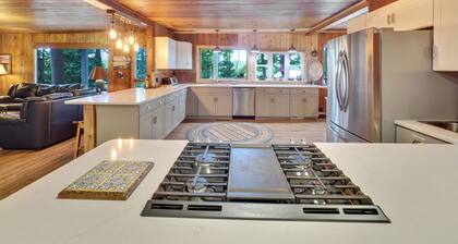 On Lake Charlevoix | Fire-pit | Private Dock | Secluded Getaway/dog friendly