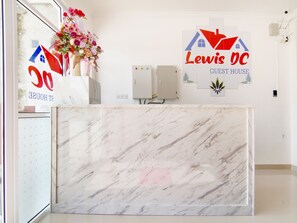 Reception - OYO 91301 Lewis Dc Guesthouse (Dumai)