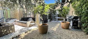 Propriété de prestige et écrin de verdure dans la ville de Molière !