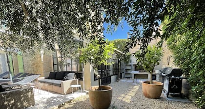 Prestigious property and green setting in the city of Molière!