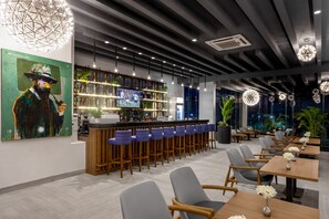 2 間酒吧/酒廊