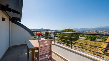 Extended Stay Room (Deluxe Studio) | Teras/patio