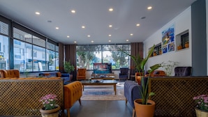 A spacious living area with a sofa set, a coffee table, and potted plants. - Tanrise City House (Fethiye)