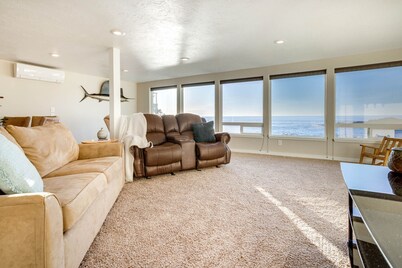 Ocean Front Condo! Spectacular Ocean Views!  Walk to Everything!