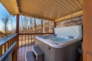 House, 3 Bedrooms | Outdoor spa tub - Strollin' Bear 3 Bedroom Home by RedAwning (Gatlinburg)