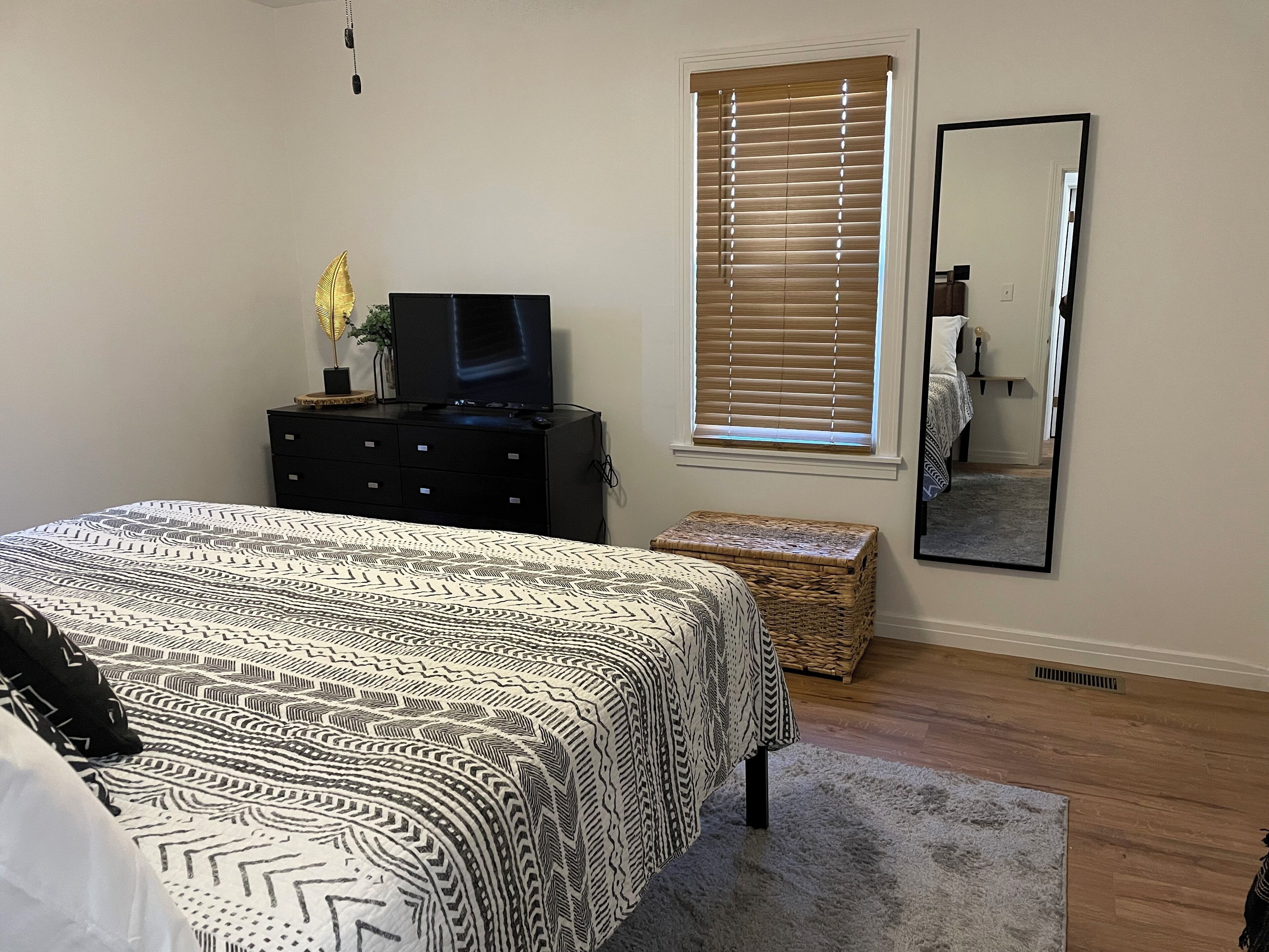 2 bedrooms, iron/ironing board, WiFi, bed sheets