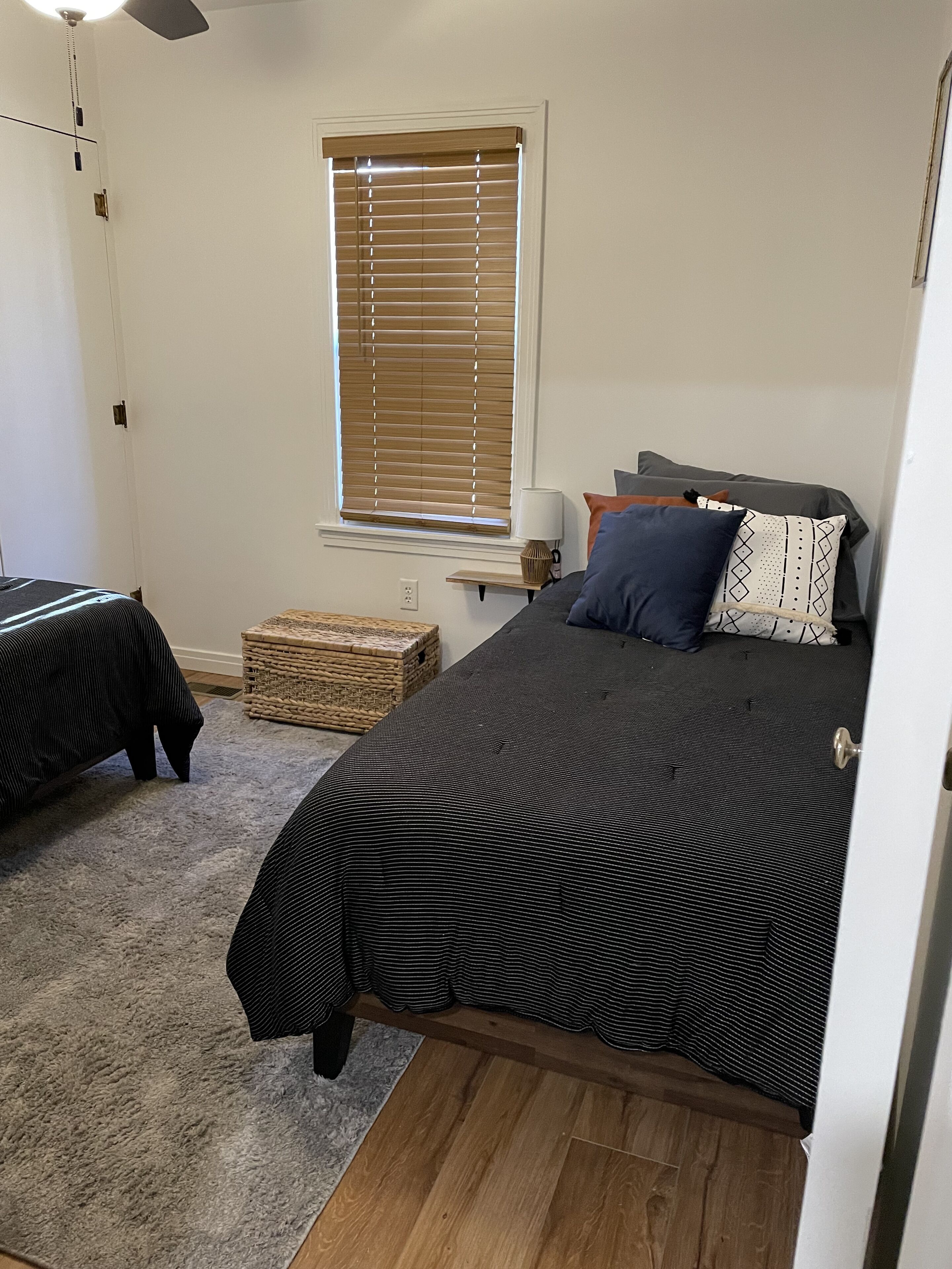 2 bedrooms, iron/ironing board, WiFi, bed sheets