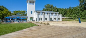 Beachwalk Resort Guest House for 4 with pool/beach access