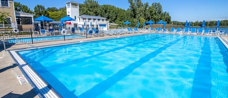 Piscina all'aperto, una piscina riscaldata