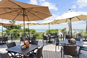 Outdoor dining - Sand Castle | Steps to Beach, Pool, Beach Chairs! Hot Tub! Sauna! Ground Floor Heaven! (Miramar Beach)