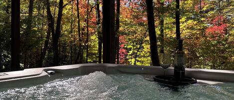 Bañera de hidromasaje al aire libre