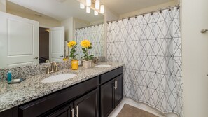 Hair dryer, towels - Last Minute Disney Getaway! Townhouse with Private Pool. Book Now! #18424 (Orlando)