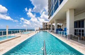 Pool - Beachfront  Luxury Resort | Views & Pools (Hallandale Beach)