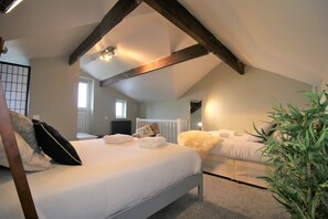 3 slaapkamers, een strijkplank/strijkijzer, wifi, beddengoed
