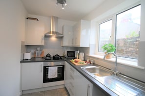 Fridge, stovetop