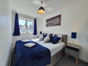 2 dormitoris, cortines opaques, planxa i posts de planxar i wifi