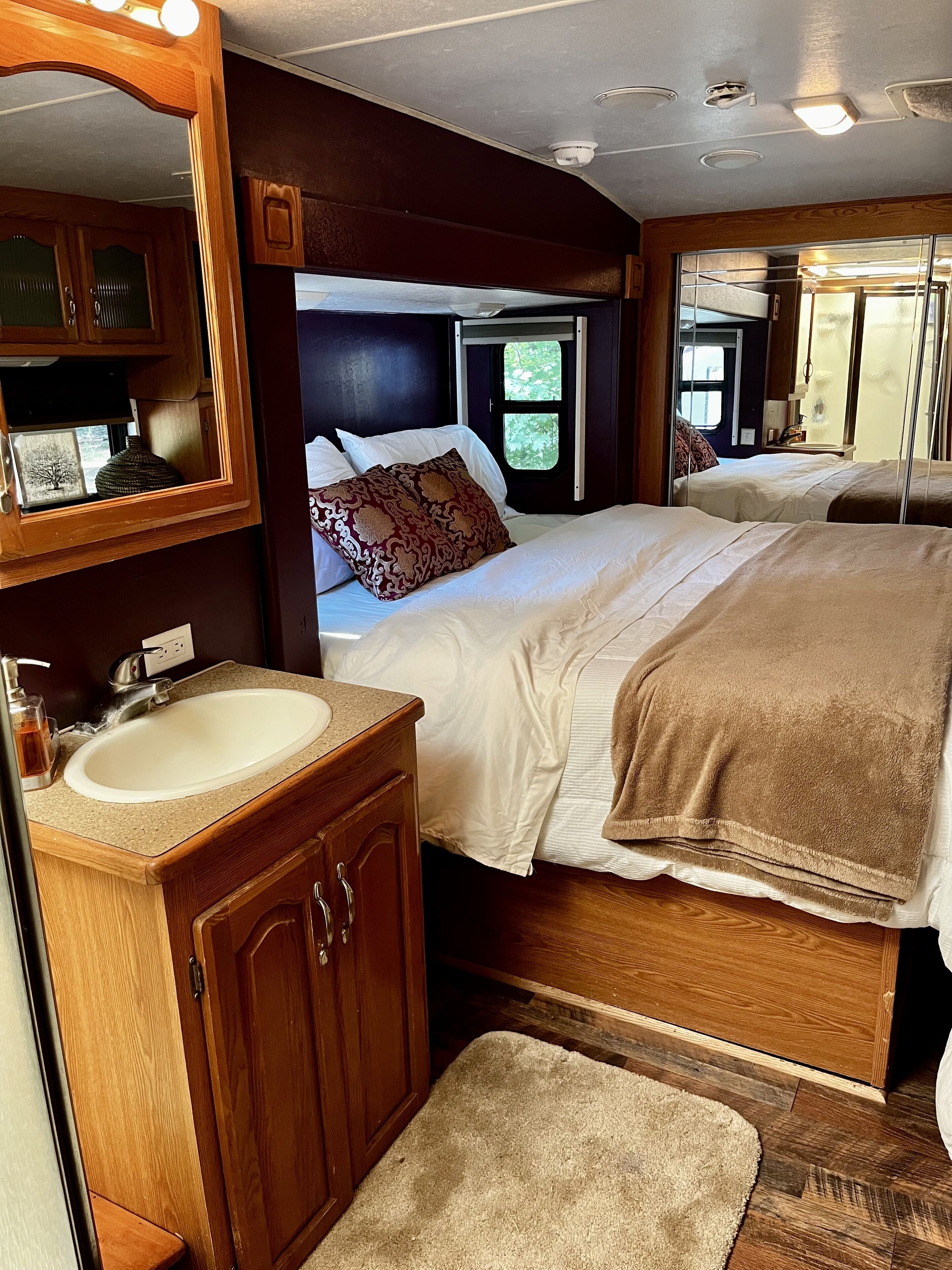 2 bedrooms, travel crib, WiFi, bed sheets