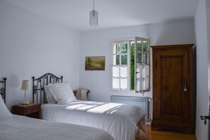 3 bedrooms, desk, free WiFi, bed sheets