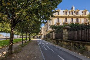 المنطقة المحيطة بالمنشأة